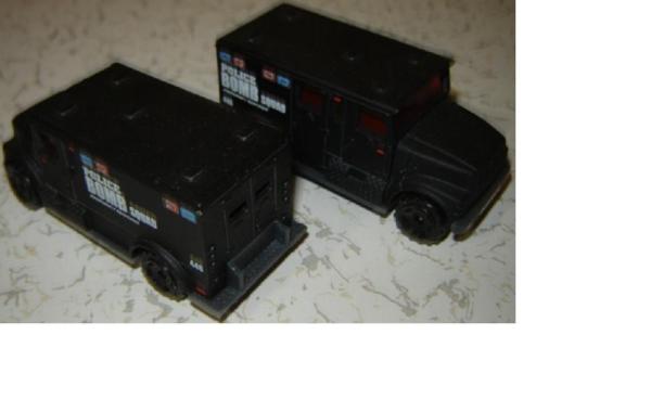 Matchbox  1999  INTERNATIONAL ARMORED CAR 2 adet